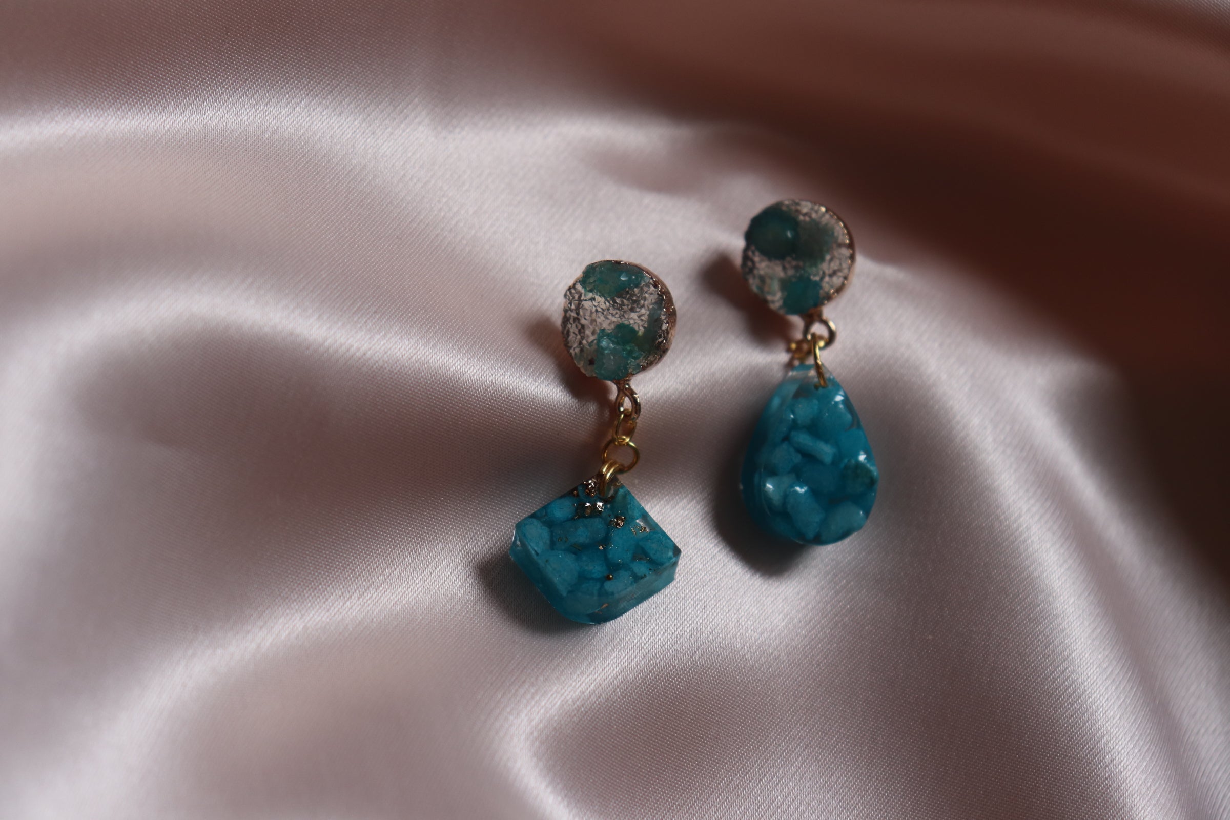Blue stone crystal droplets